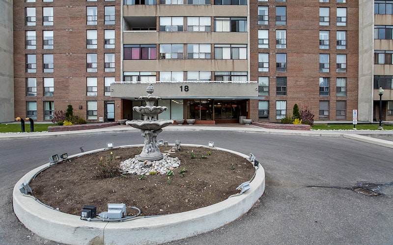 Bruce Towers, 18 Knightsbridge Road Brampton, ON REW