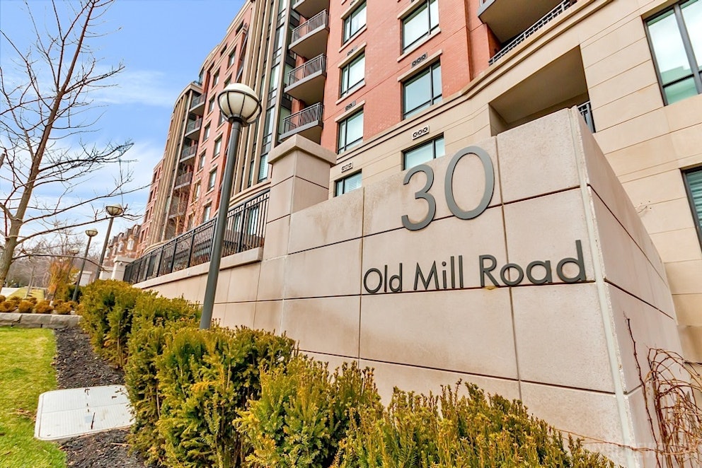 Riverhouse at The Old Mill, 30 Old Mill Road Toronto, ON REW