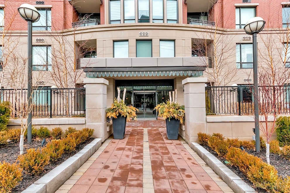 Riverhouse at The Old Mill, 30 Old Mill Road Toronto, ON REW