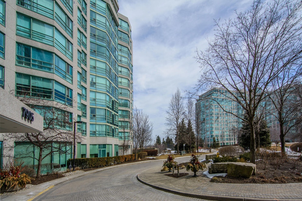 Landmark Condos, 7905 Bayview Avenue Markham, ON REW