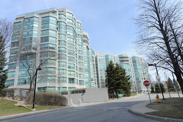 Landmark Condos, 7905 Bayview Avenue Markham, ON REW