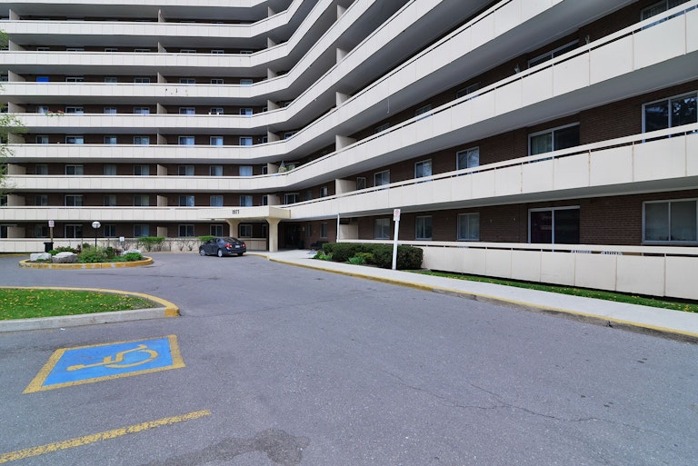 3577 Derry Road East, 3577 Derry Road East Mississauga, ON REW