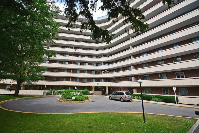 3577 Derry Road East, 3577 Derry Road East Mississauga, ON REW