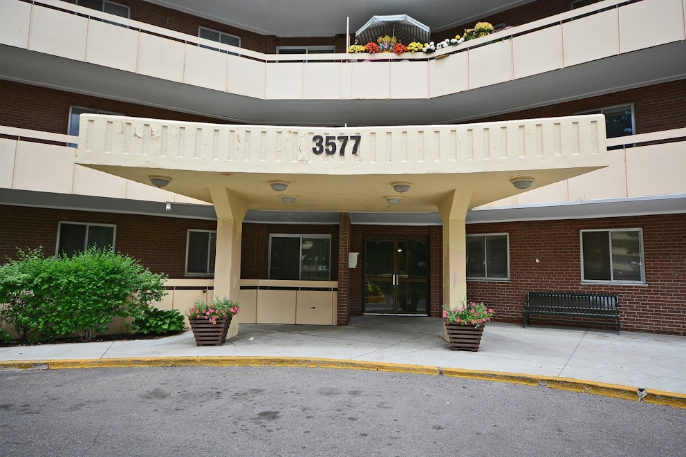 3577 Derry Road East, 3577 Derry Road East Mississauga, ON REW