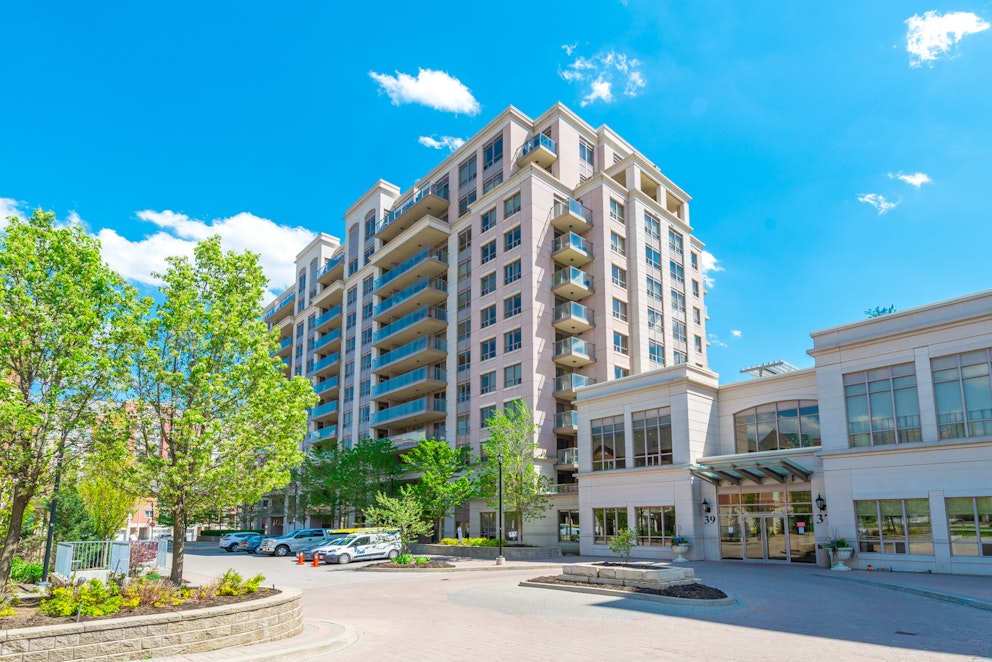 Parkview Towers, 39 Galleria Parkway Markham, ON REW