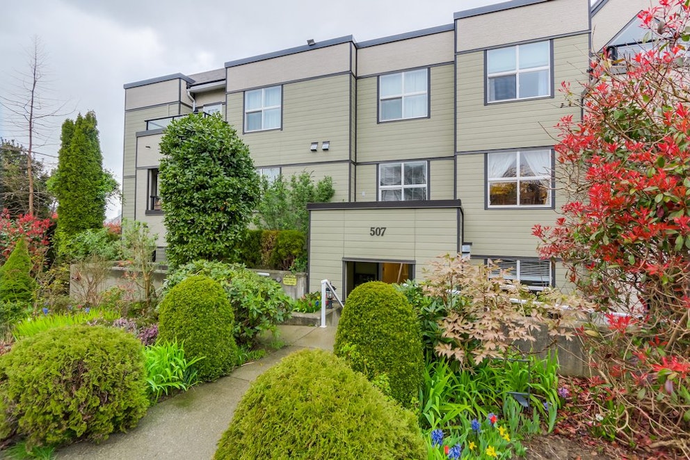 St. Place, 507 6th Avenue East Vancouver, BC REW