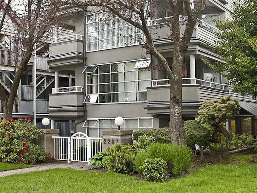 2287 West 3rd, 2287 3rd Avenue West Vancouver, BC REW