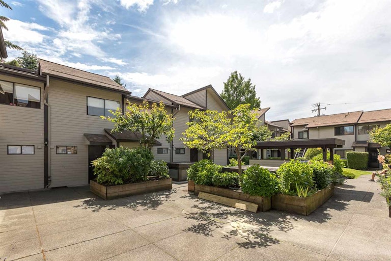 Cambie Square, 460 16th Avenue West Vancouver, BC REW