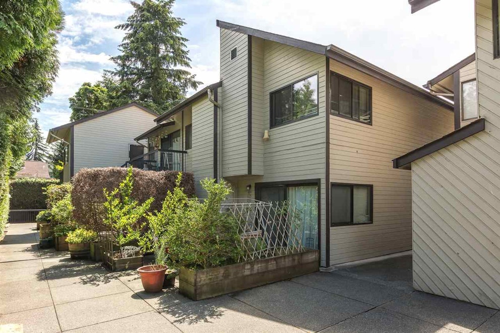 Cambie Square, 460 16th Avenue West Vancouver, BC REW