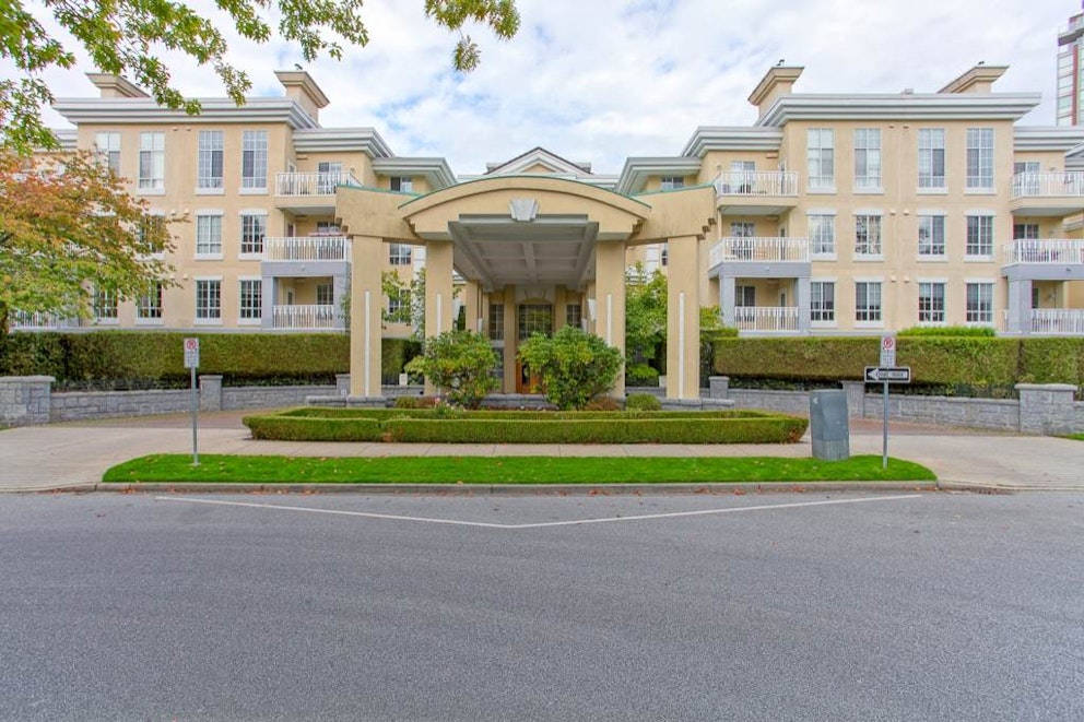 St James House, 5835 Hampton Place Vancouver, BC REW