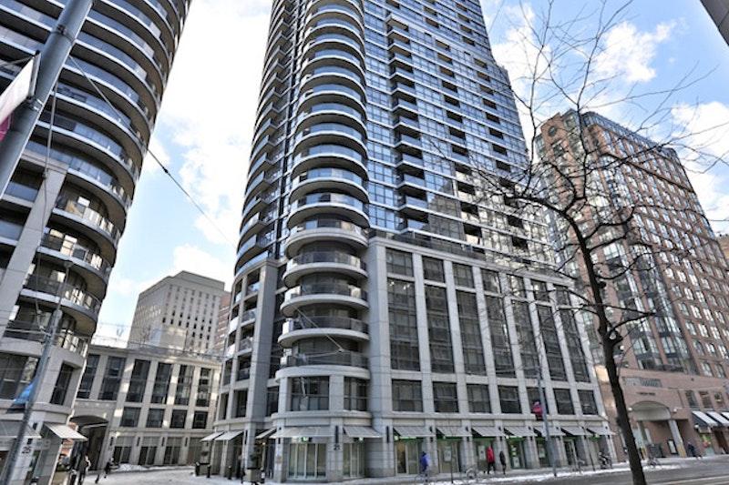 The Met, 21 Carlton Street Toronto, ON REW
