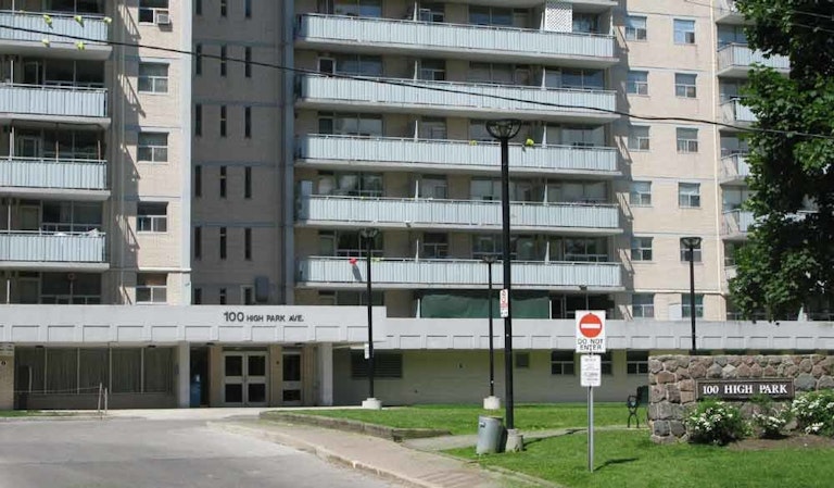 100 High Park Avenue, 100 High Park Avenue Toronto, ON REW