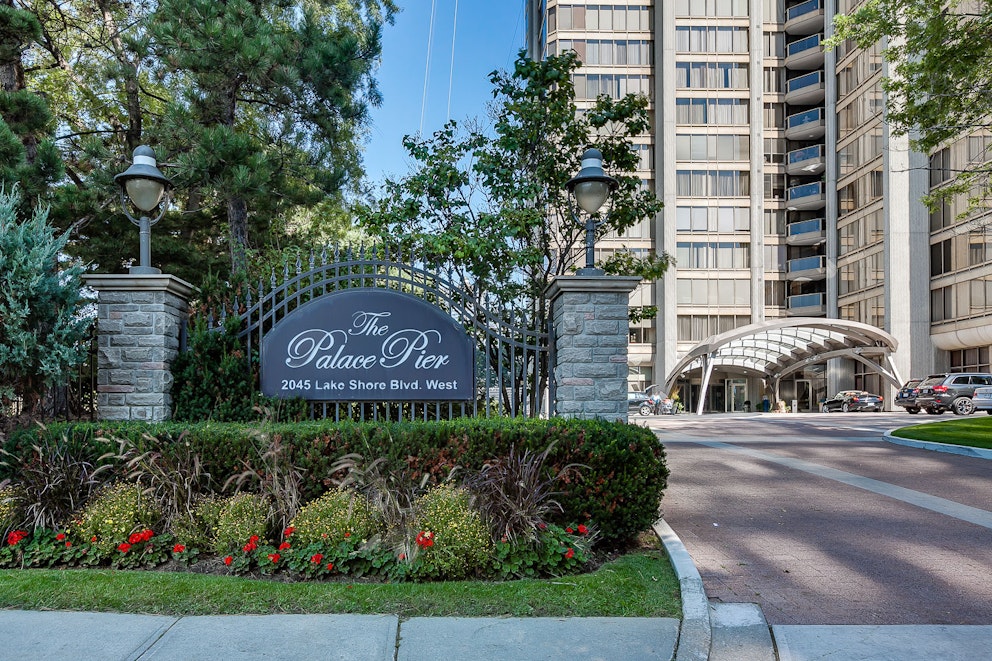 Palace Pier, 2045 Lake Shore Boulevard W Toronto, ON | REW