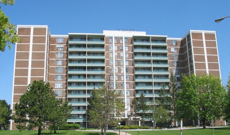 Golden Gate Condominium, 44 Longbourne Drive Toronto, ON REW