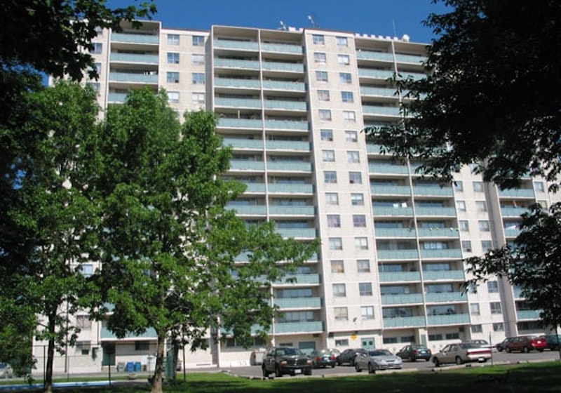 Neptune Towers, 125 Neptune Drive Toronto, ON REW